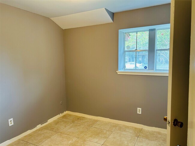 Foto del edificio - 7619 Vernwood St