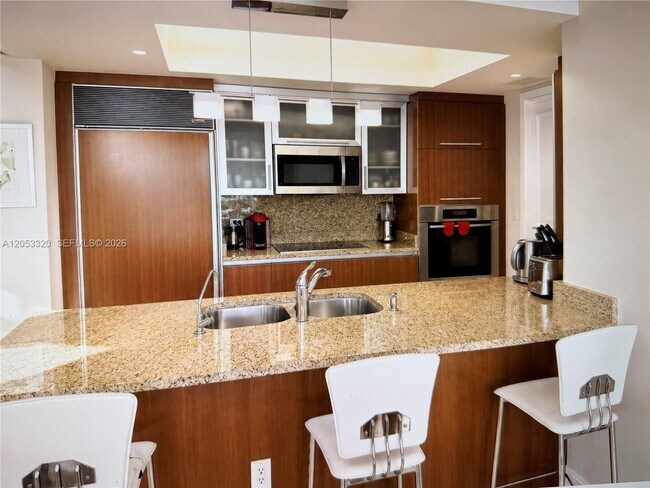 Building Photo - 17201 Collins Ave