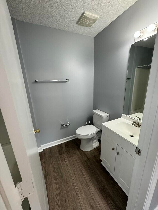 Building Photo - 1140-302 Carlton Ave! Remodled 4 Bed 4 Bath!