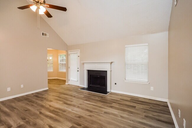Building Photo - 10662 Village Landing