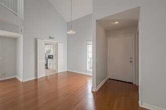 Building Photo - 9809 Richmond Ave.