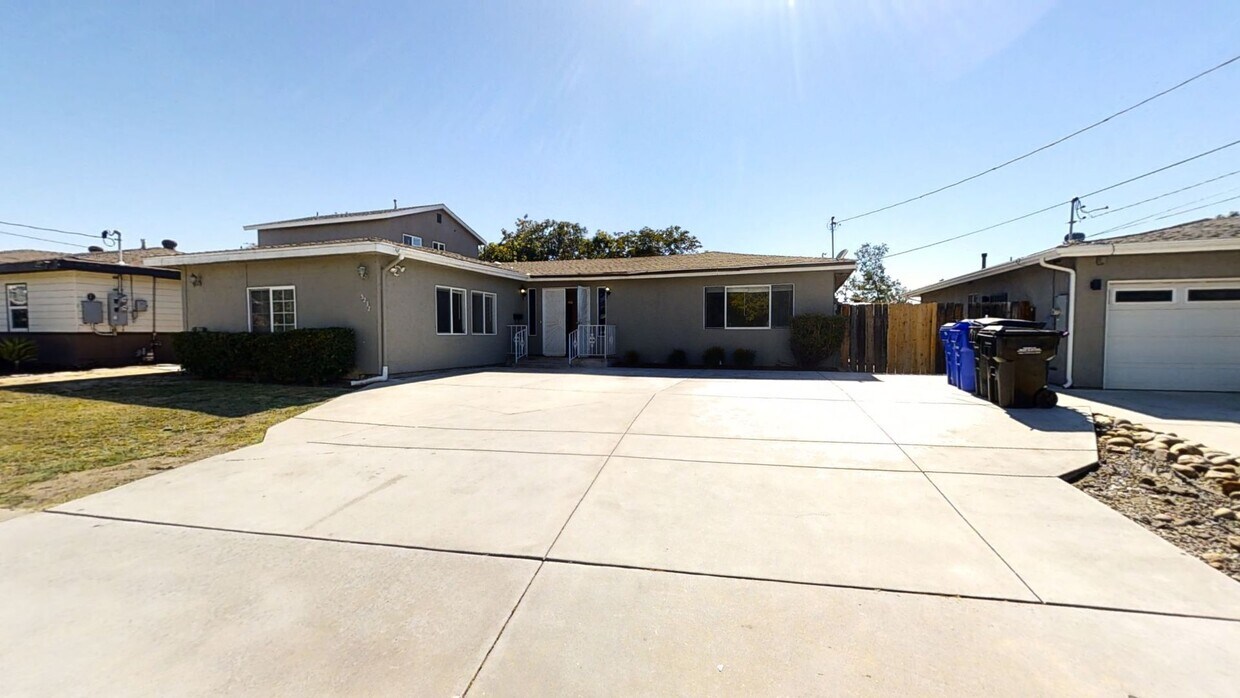 Primary Photo - 7BD/3BA, Big Driveway!! (Lease out, pendin...