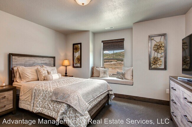 Foto del edificio - 4 br, 3.5 bath House - 1185 W Abigail