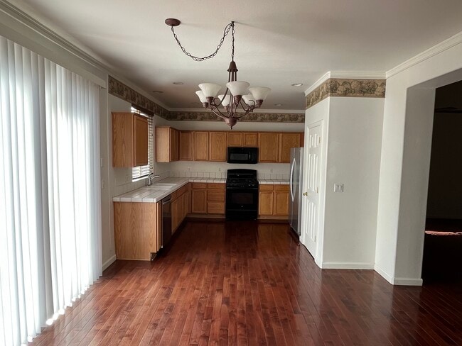 Building Photo - 2102 Red Leaf Ct