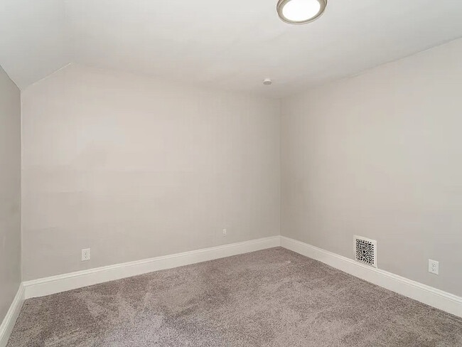 Foto del edificio - 814 Brownell Ave