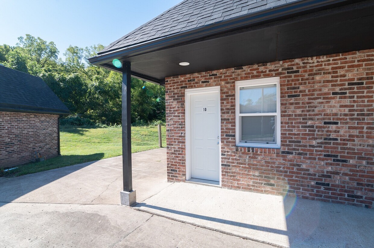 1518 E McCarty St Unit 10, Jefferson City, MO 65101 Room for Rent in