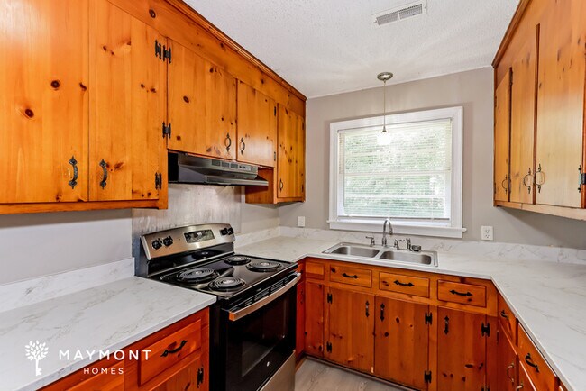 Building Photo - 7031 N Kenwood Dr