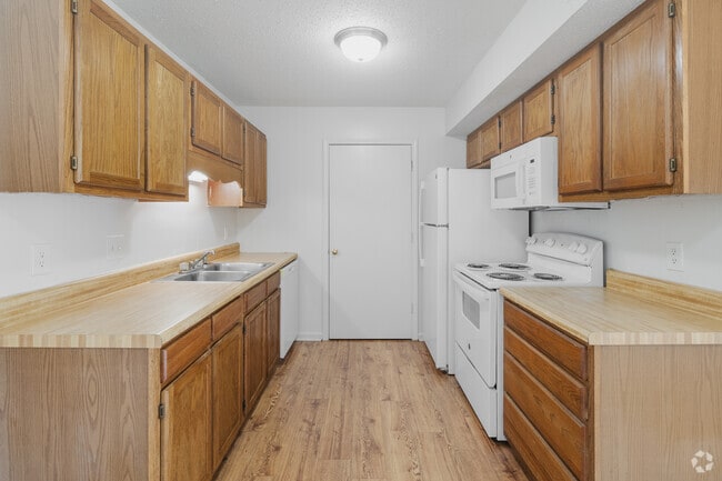 2BR, 2BR - 1,000SF - Kitchen - Forest Lake Apartments