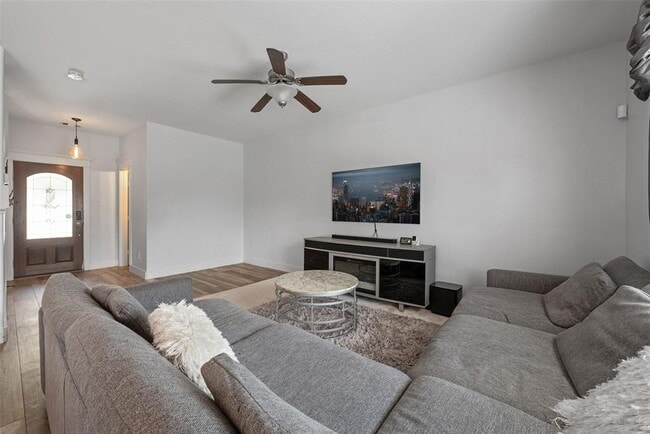 Building Photo - 3037 Boxwood Springs Ln