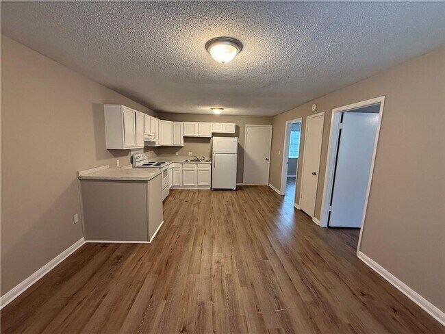 Foto del edificio - 11290 Tanner Williams Rd