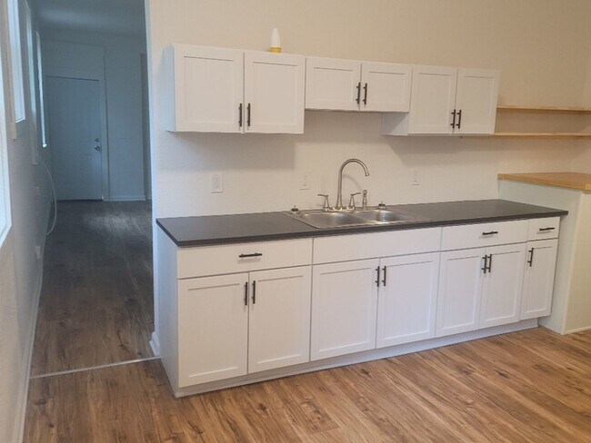 Building Photo - Buchanan Triplex