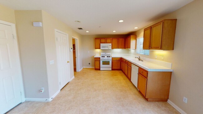 Foto del edificio - 3/2.5 Two Story Home located in Mission Gr...