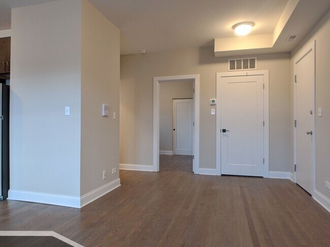 Foto del edificio - 3407 W Fullerton Ave