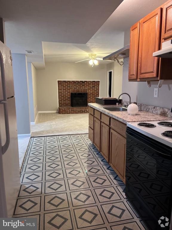 Building Photo - 39760 Hiawatha Cir