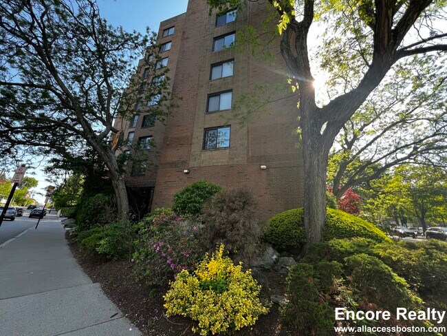 Foto del edificio - 1243 Beacon St