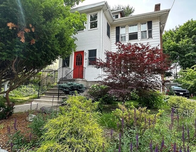 Front 124 Bynner - 124 Bynner St