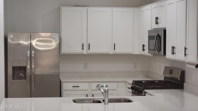 Foto del edificio - 15588 W Williams St