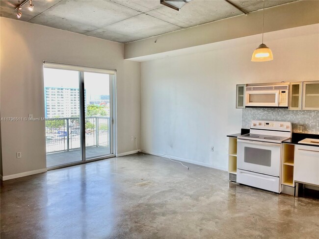 Foto del edificio - 10 SW South River Dr