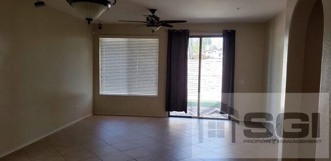 Building Photo - BEAUTIFUL 4 BEDROOM HOUSE IN THE FOOTHILLS