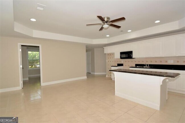 Building Photo - 618 Tradwell Pl NE