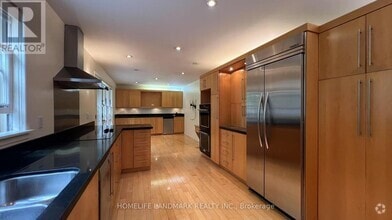 Building Photo - 131 Bannatyne Dr