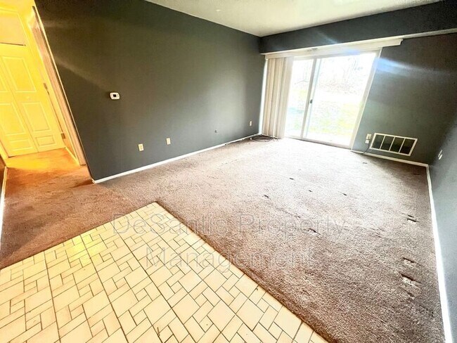 Building Photo - 3056 Sanlin Dr