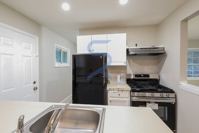 Foto del edificio - Move in before October 15th and get a $250...