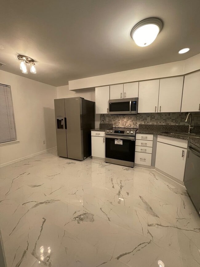 Building Photo - Cozy 2B/2Bath Condo in Chesapeake