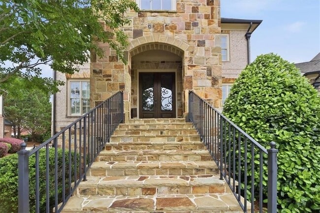 Building Photo - 5869 Chickasaw Ln