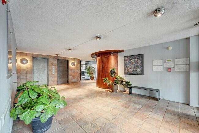 Foto del edificio - 909 Logan St