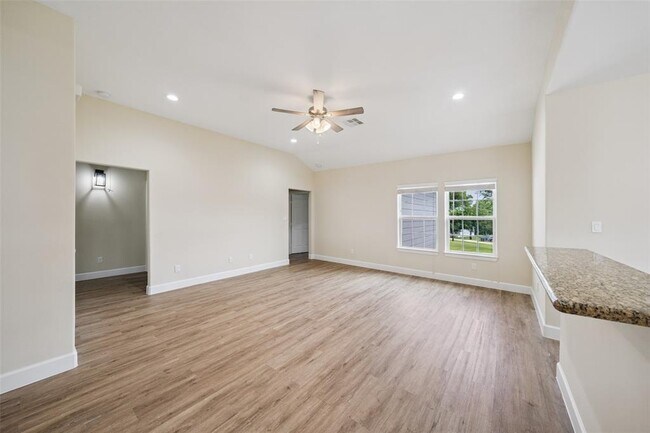 Foto del edificio - 14107 Overstreet Dr