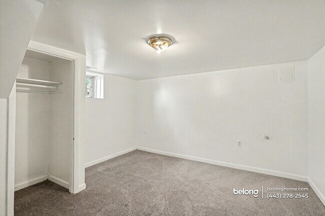 Foto del edificio - 6120 Otis St