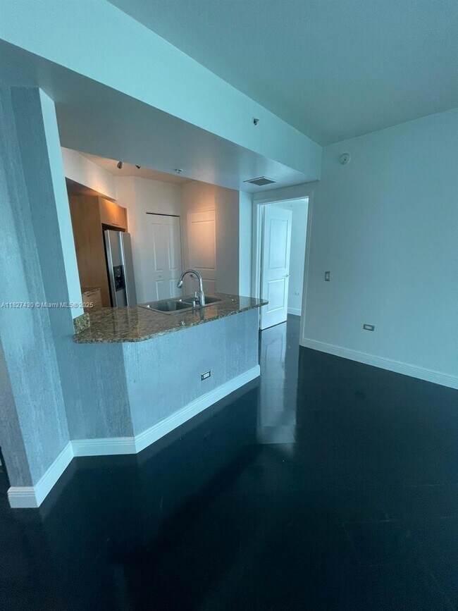 Foto del edificio - 480 NE 30th St