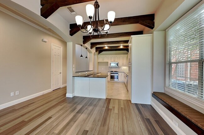 Building Photo - 2120 Stone Creek Dr