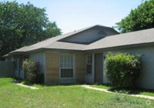 Building Photo - 8703 Piney Point Dr