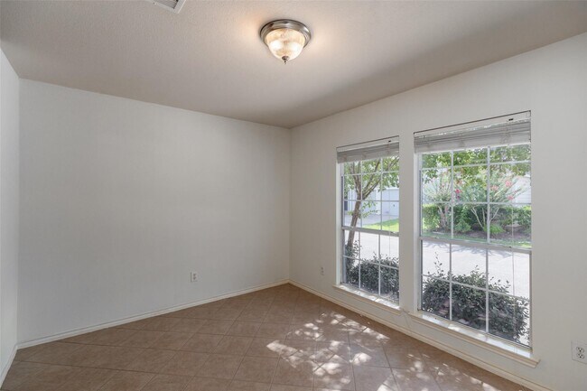 Foto del edificio - 11712 Logan Ridge Dr