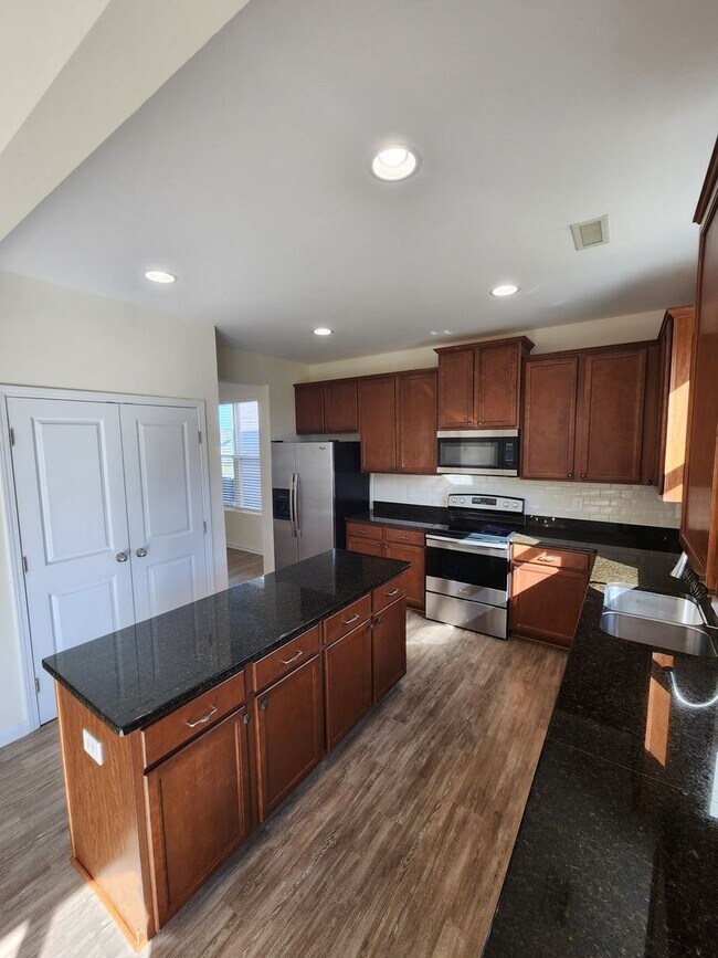 Foto del edificio - 1205 Willowcrest Rd