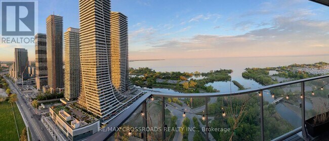 Photo du bâtiment - 2200 Lake Shore Blvd W