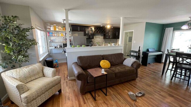 Building Photo - 3052 S Grape Way