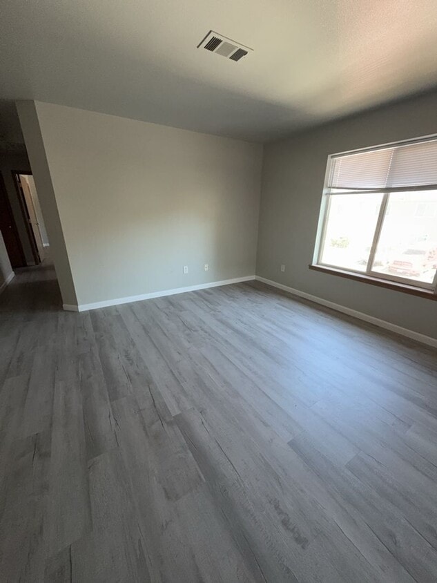 Primary Photo - Cute 2 bedroom 1 bath Apartment