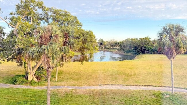 Foto del edificio - 3400 Pinewalk Dr N