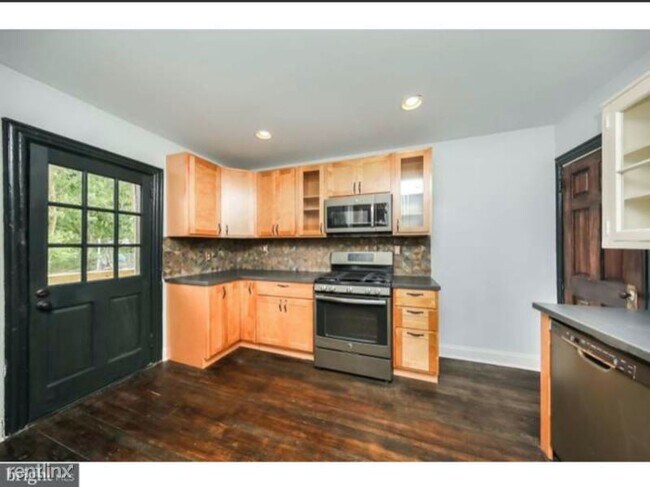 Building Photo - 4 br, 1.5 bath House - 4921 Pulaski ave