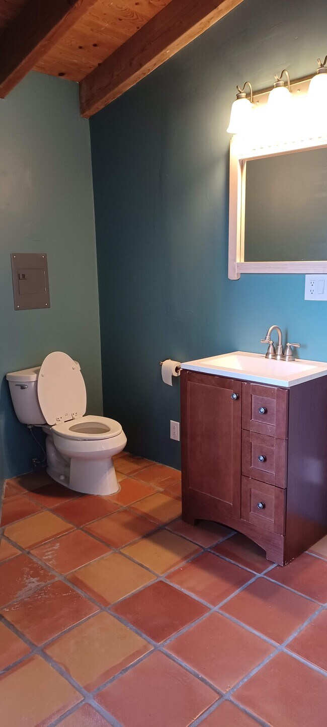 Foto del edificio - 608 Alicia St