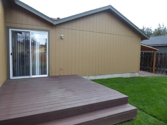Building Photo - 1774 NE Bobbie Ct