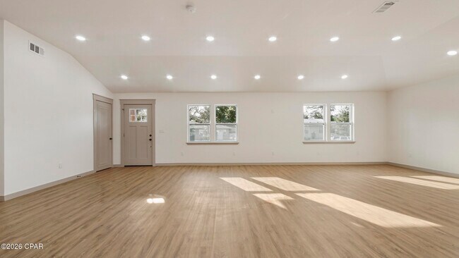 Foto del edificio - 112 N Gayle Ave