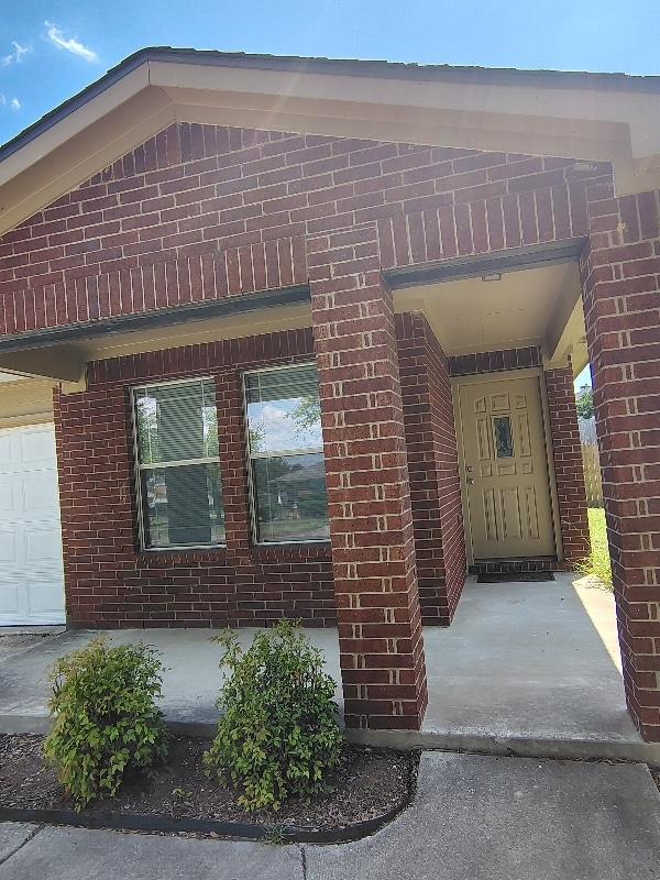 Building Photo - 382 Lake Washington Dr