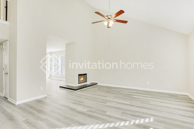 Foto del edificio - 1690 Laurel Creek Cir