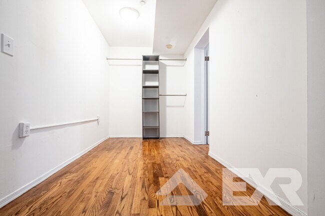 Foto del edificio - 530 W 47th St