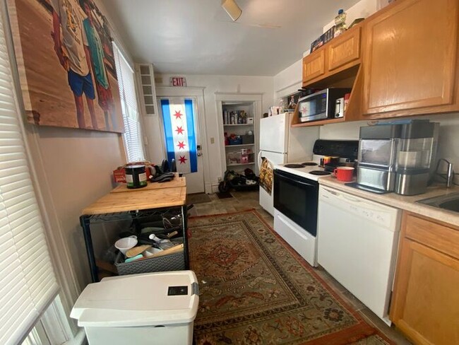 Building Photo - $625 | ROOMMATE WANTED | 7 Bedroom, 3 Bathroom House | Available for Immediate Move-In