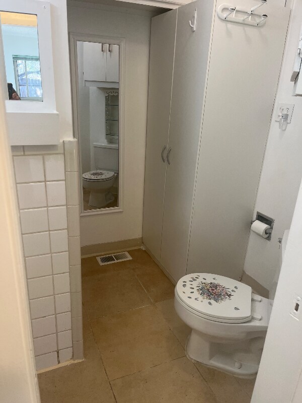 Foto del edificio - 638 Gilcrest Rd